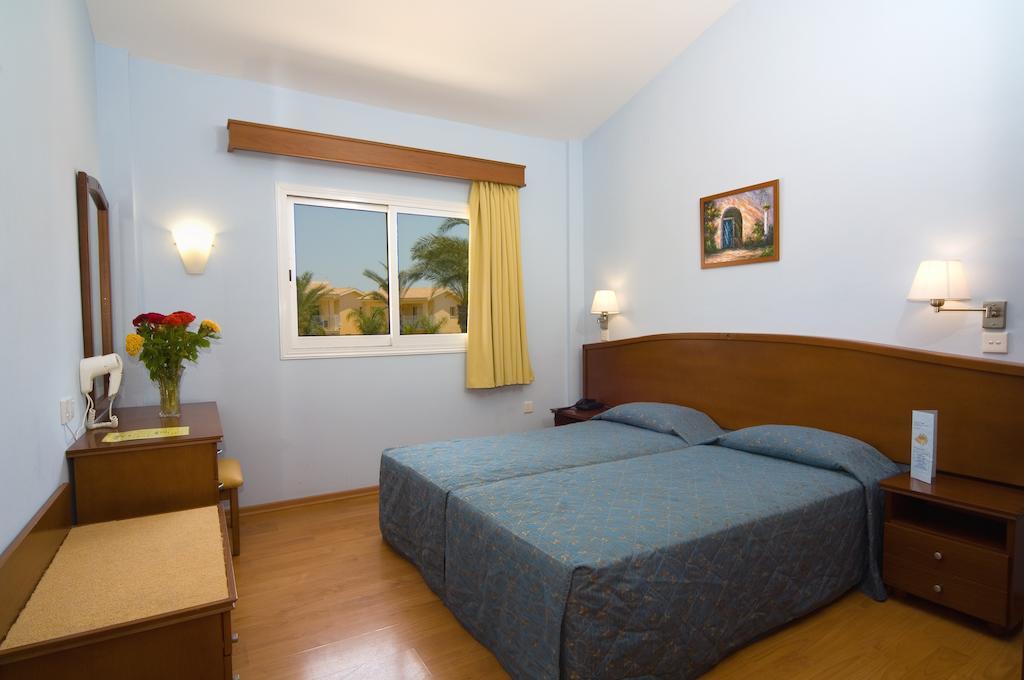Tasia Maris Gardens Ajía Nápa Szoba fotó